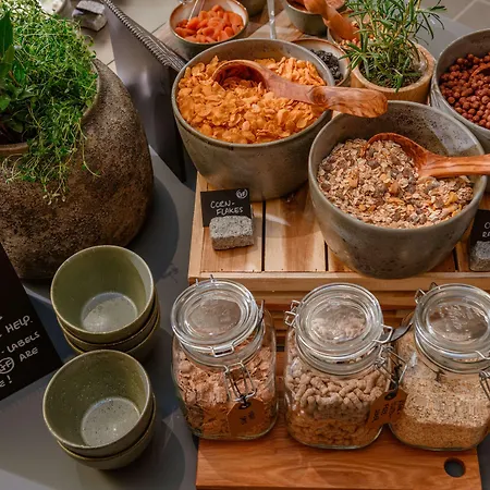 Radisson Red Gdansk, Wyspa Spichrzow 4*