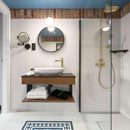 Radisson Red Gdansk, Wyspa Spichrzow 4*