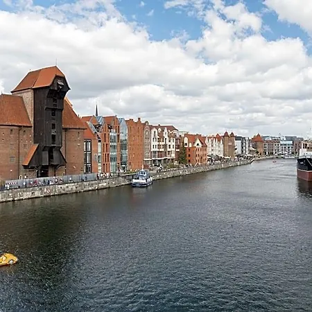 Radisson Red Gdansk, Wyspa Spichrzow 4*