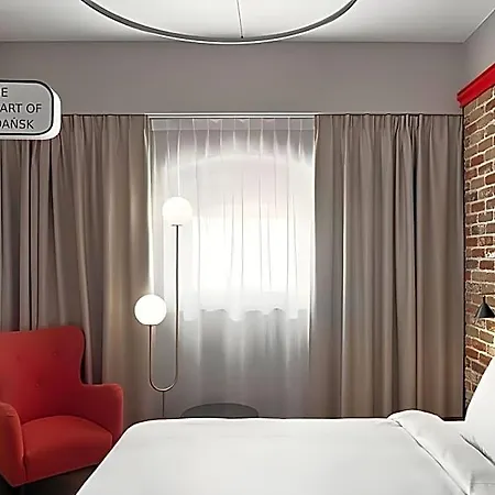 Radisson Red Gdansk, Wyspa Spichrzow 4*