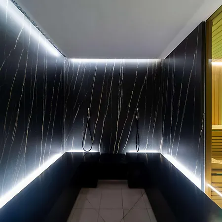 Radisson Red Gdansk, Wyspa Spichrzow 4*